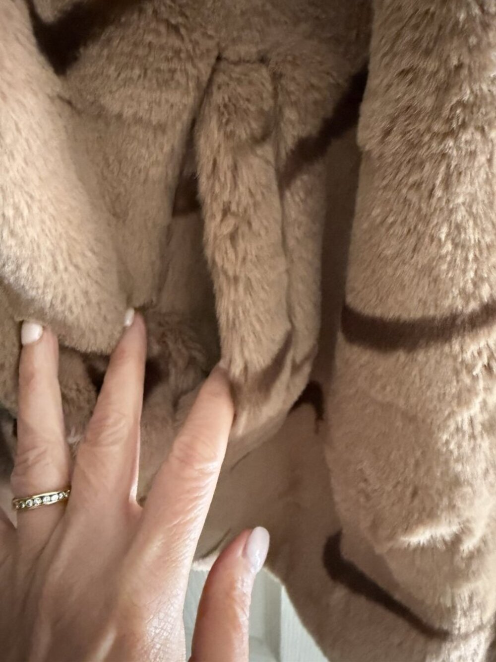 Nike Logo Faux Fur Jacket Brown Tan Size Large NEW W/TAGS - Picture 4 of 10